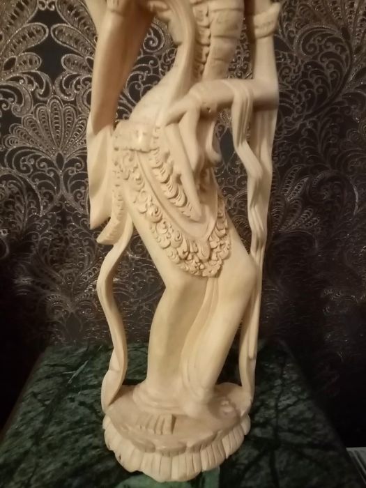 Sculptura deosebita realizata integral manual, lemnul crocodilului un