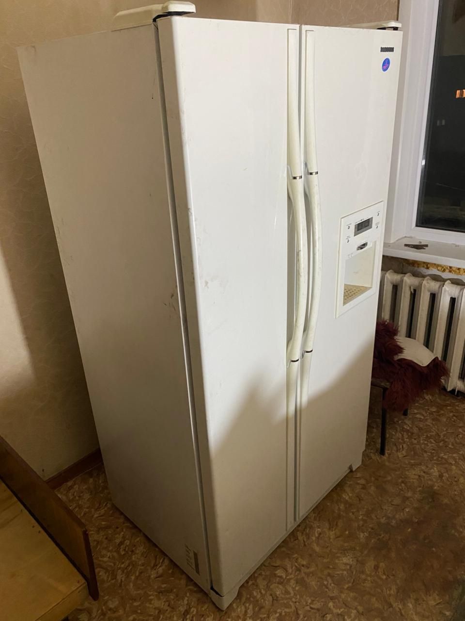 Продам холодильник все работает
