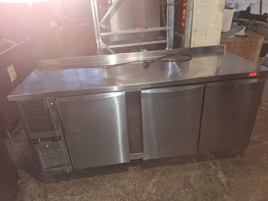 Хладилна маса средно температурна