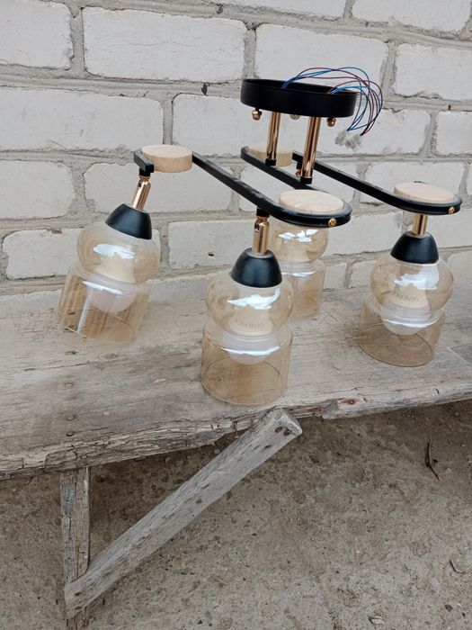 Продаются люстры