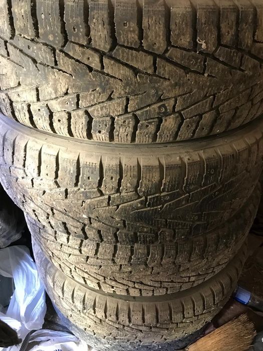 Продам зимние шины Б/У 245/70/R16