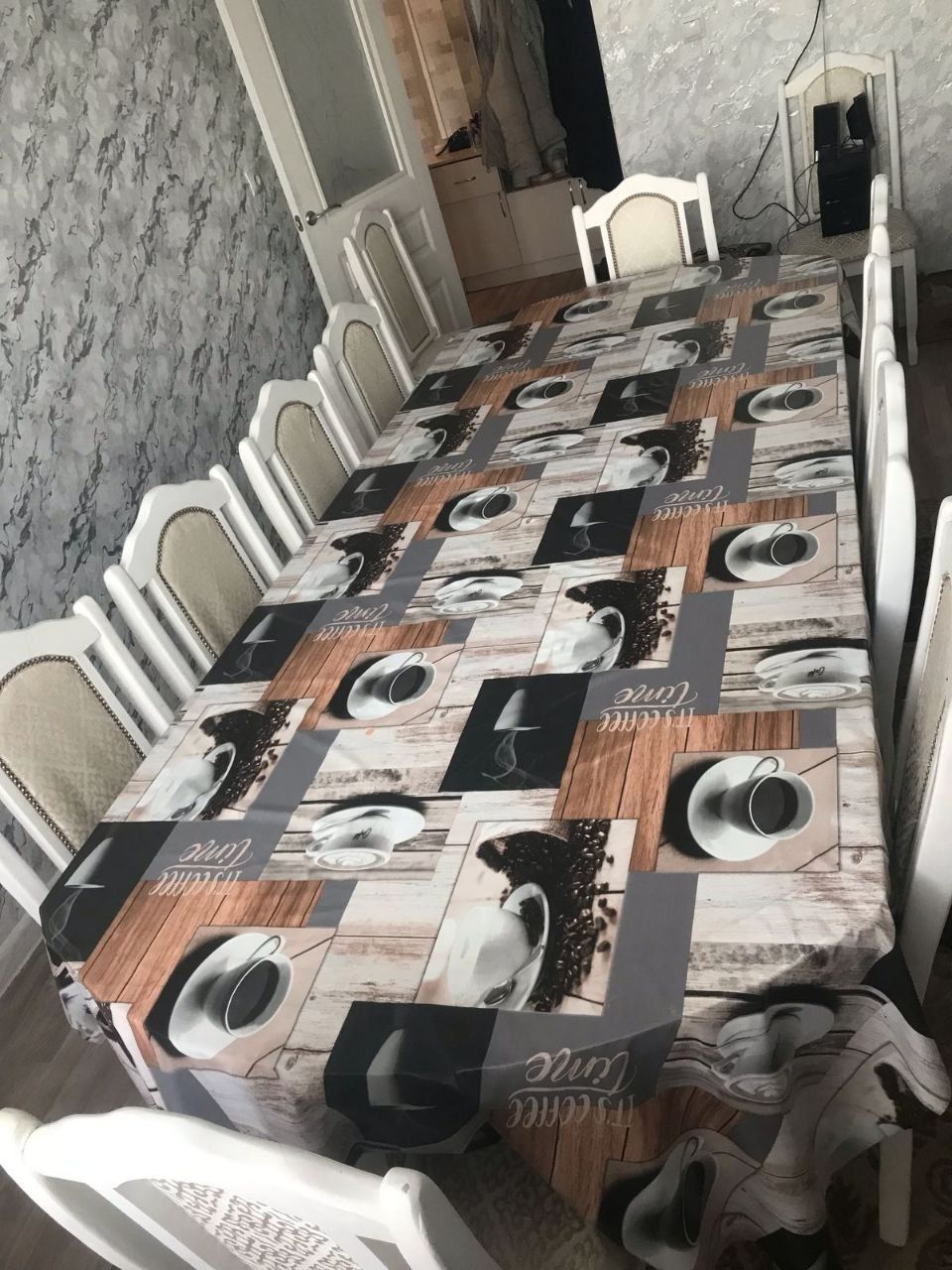 Продам стол со стульями. В комплекте . Отличного качества. В отличном