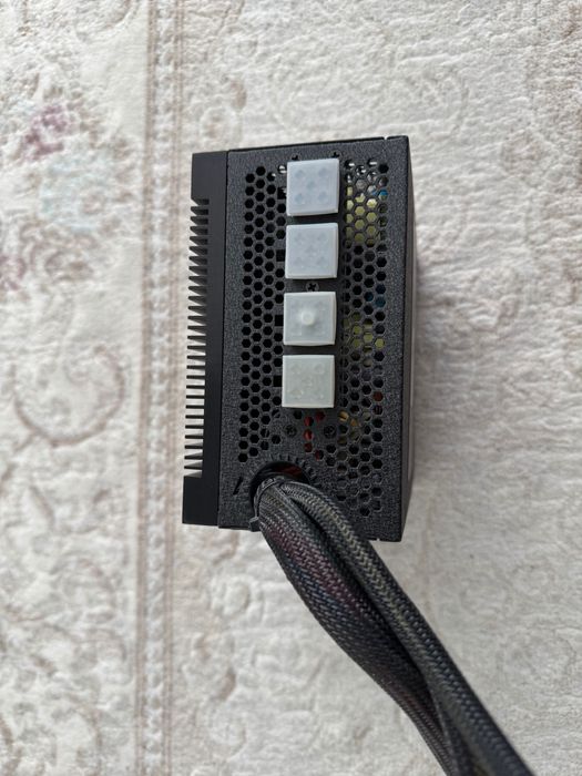 Vand sursa fanless Super Flower Platinum 500W, impecabila