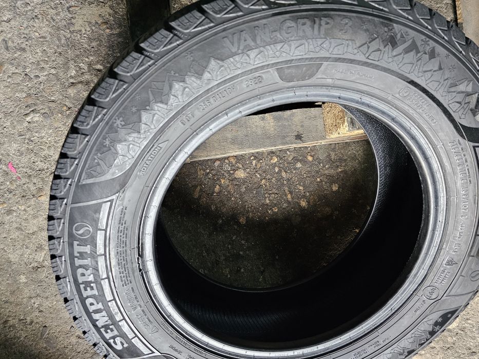 2 anvelope iarna 215 65 16C Semperit 2022