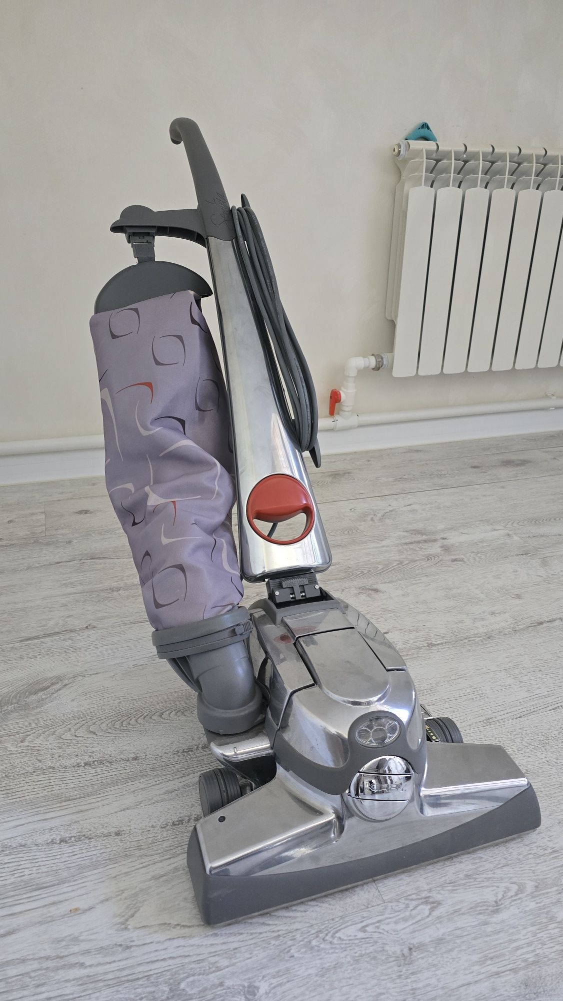 Продам срочно пылесос Kirby G10E