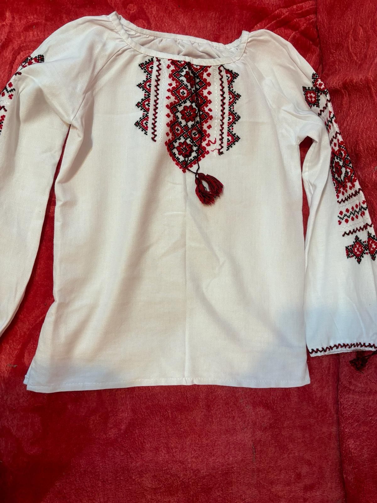 Iie,bluza stilizata cu motive tradiționale