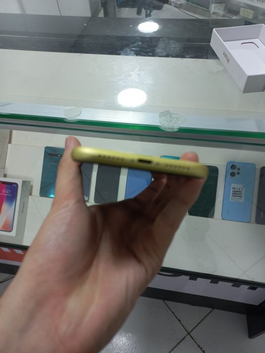 Iphone 11 ideal holatda sotiladi