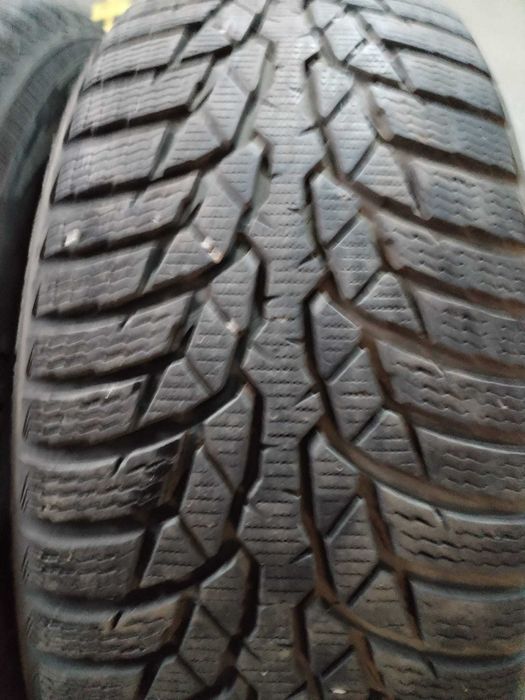 Vând 2 anvelope de iarnă Nokian WR D4