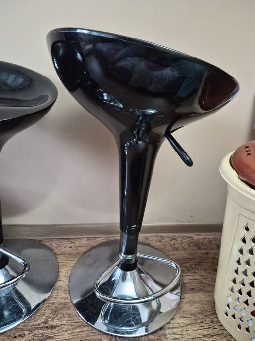 Бар стол, въртящ се