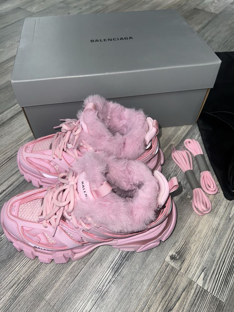 ОРИГИНАЛНИ Balenciaga Track кецове розови с пух