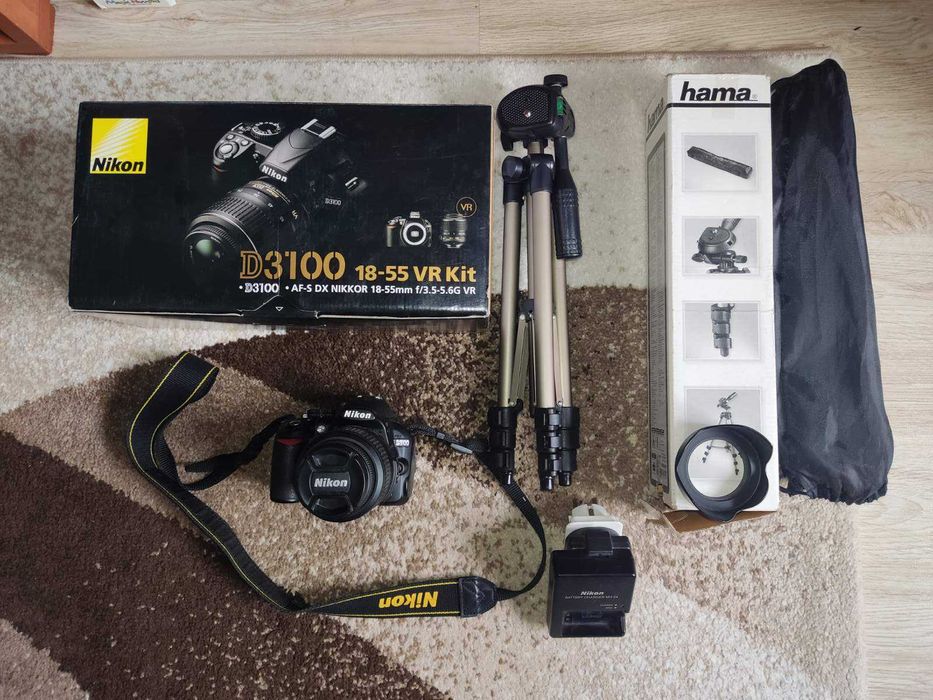 Продавам работещ Nikon D3100 заедно с трипод Hama