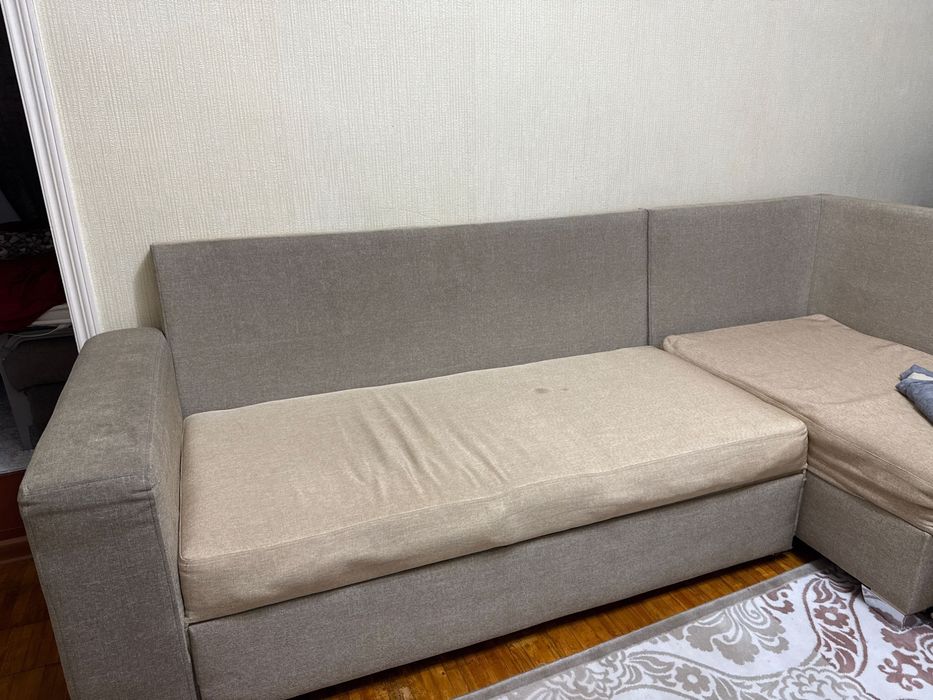 Диван угловой правый, 2.40 на 1.70