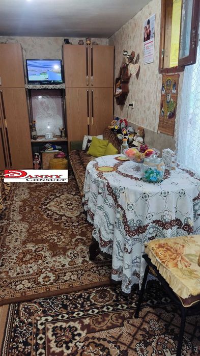 Стара къща с двор и кладенец в с. Балван