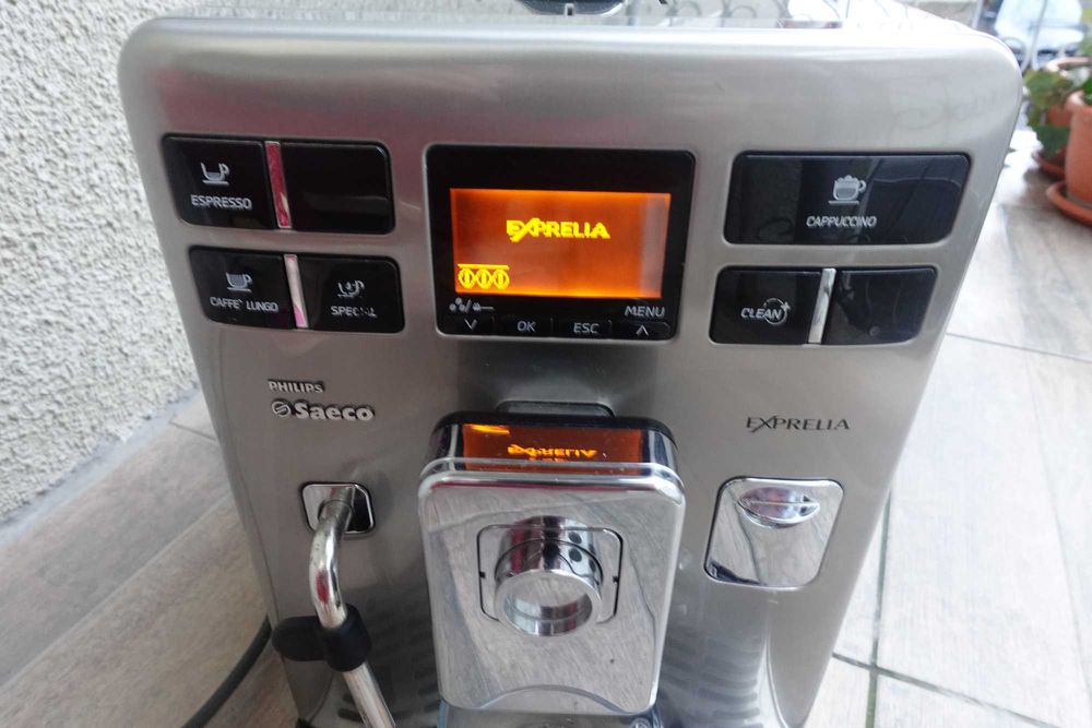 Saeco Exprelia espressor automat cu cana lapte