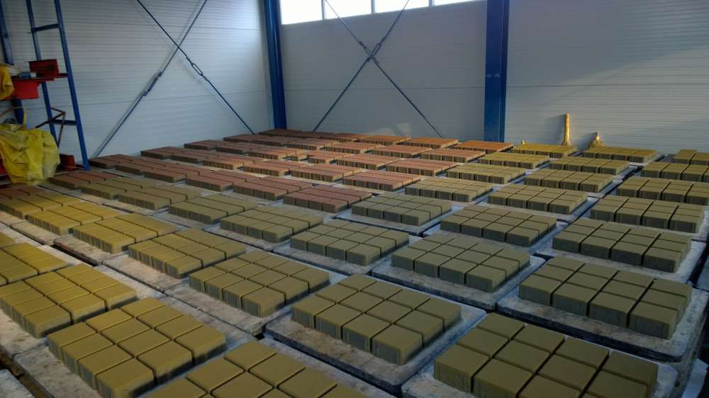 Linie de productie (PRESA) pavaj, borduri, boltari din beton