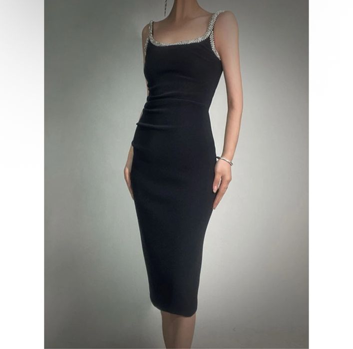 Красивое платье с камушками