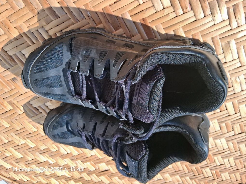 Маратонки asics 41.5 и Nike 42