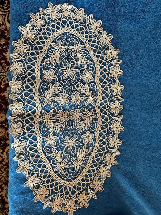 Fata de Masa cu Broderie Macramé
