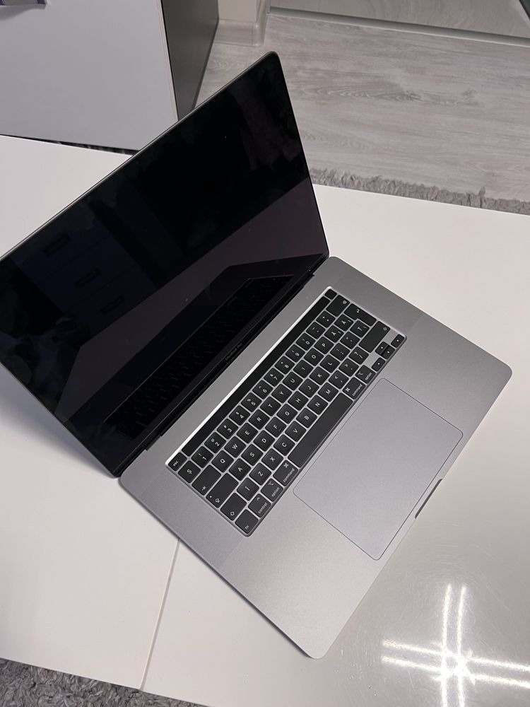 Macbook Pro 16” i9 1 TB ca si NOU