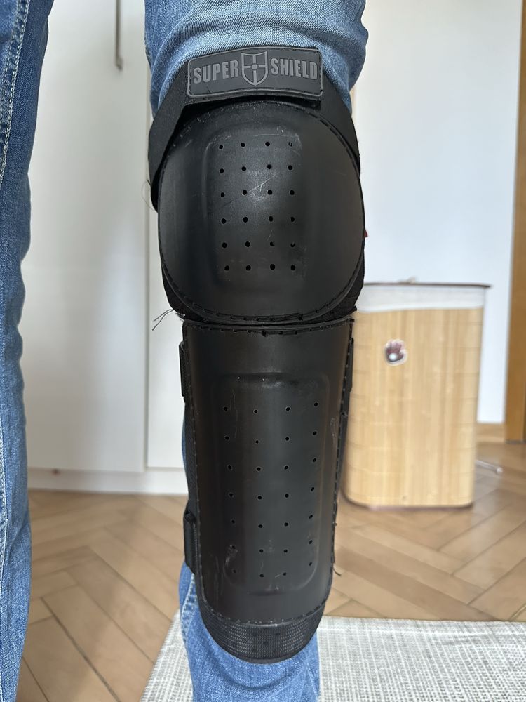 Protectii moto genunchi tibie