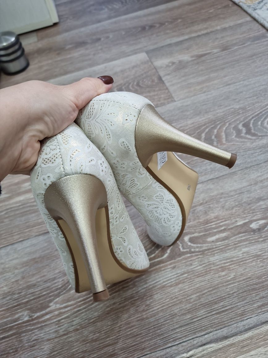Pantofi Benvenuti 38 dantela cu auriu ocazie eveniment mireasa nunta