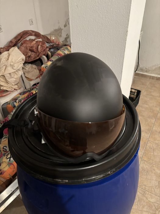 Продавам ски обувки голям номер и 2 бр каски