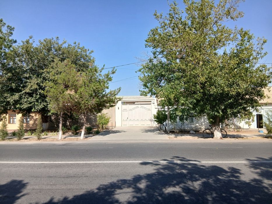 Ховли сотилади, шахар марказидан