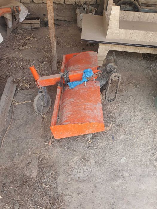 Traktor ZUBR 1105