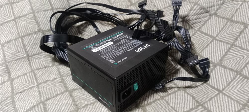 Продам блок питания Deep Cool 550w