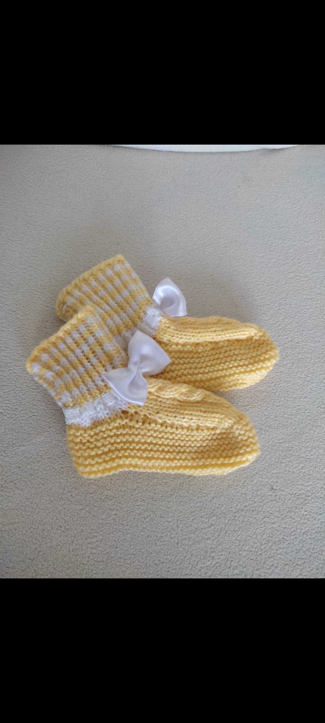 Плетени детски чорапи и шапки