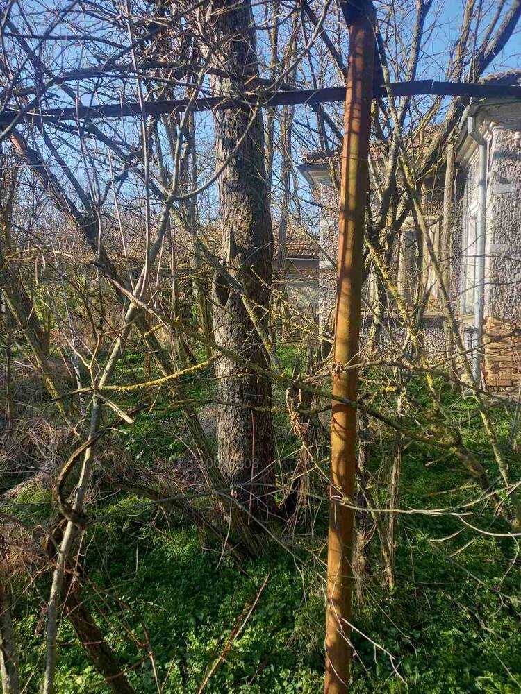 Къща за ремонт в Добрево
