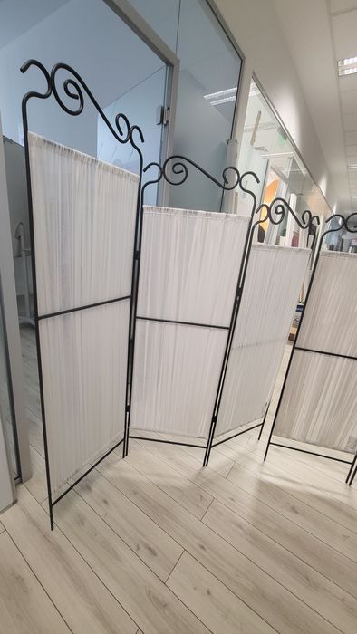 Vând paravan decorativ.