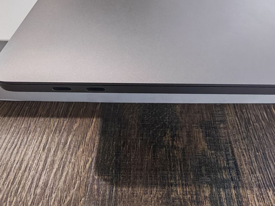 Macbook Pro 2017-13.3" Touchbar 16 GB RAM 512 GB