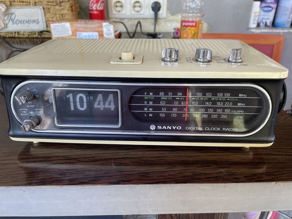 Flip clock Radio Sanyo RM 8400