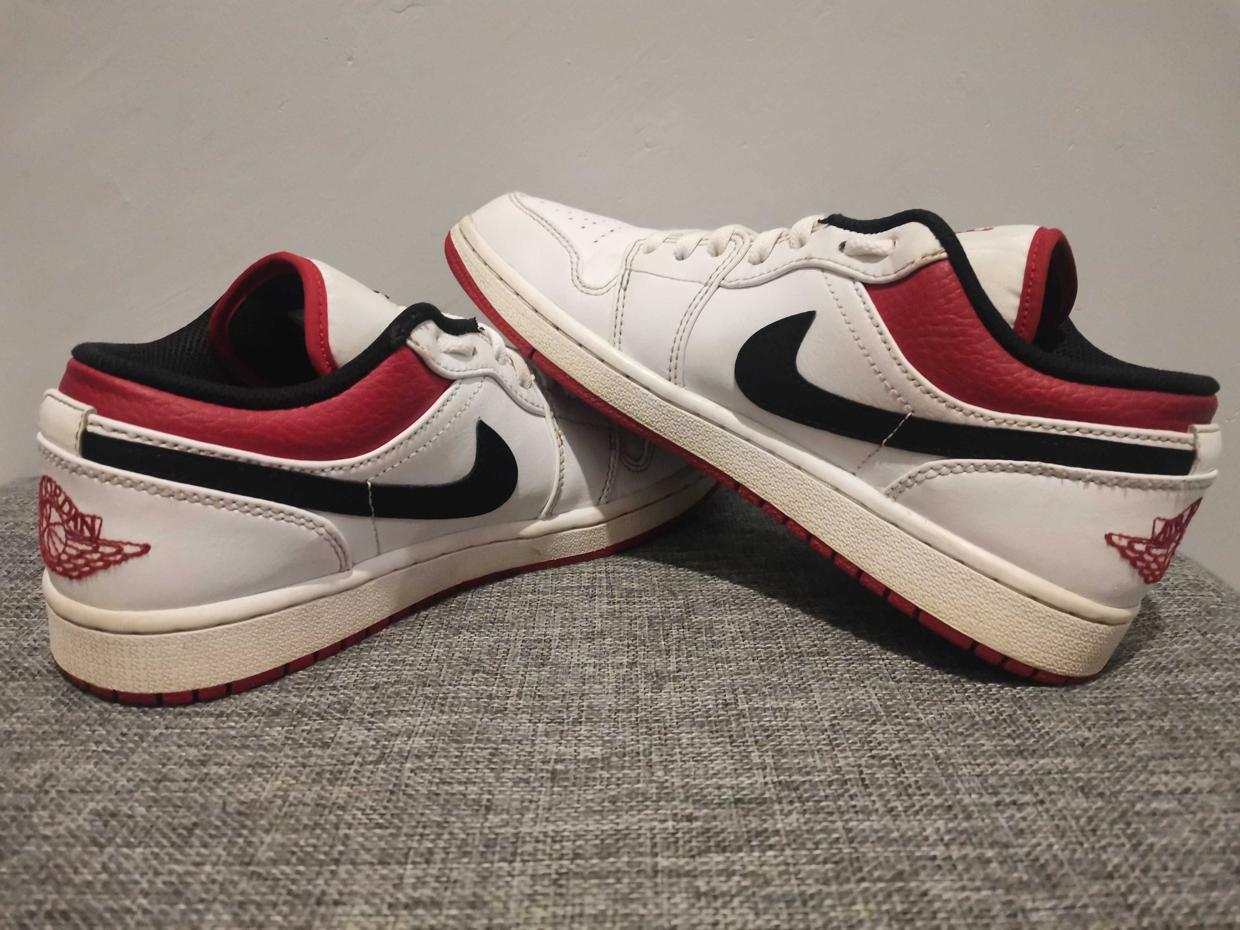 Jordan 1 Low White University Red Black.