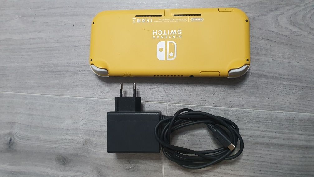 Nintendo switch lite la cutie modat cu cip