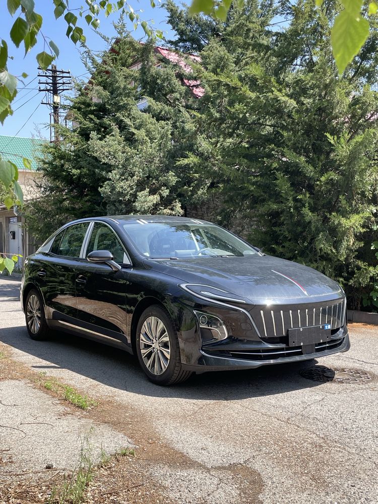 Продается новый Hongqi E-QM5