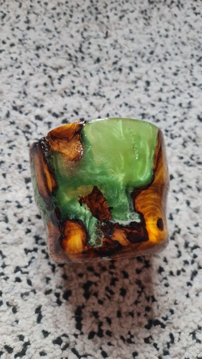 Vând bol lemn cu rășină