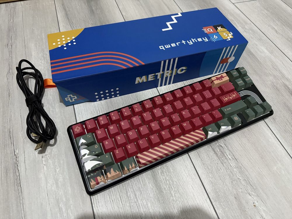 Tastatura de gaming Qwertykey65, hotswap.