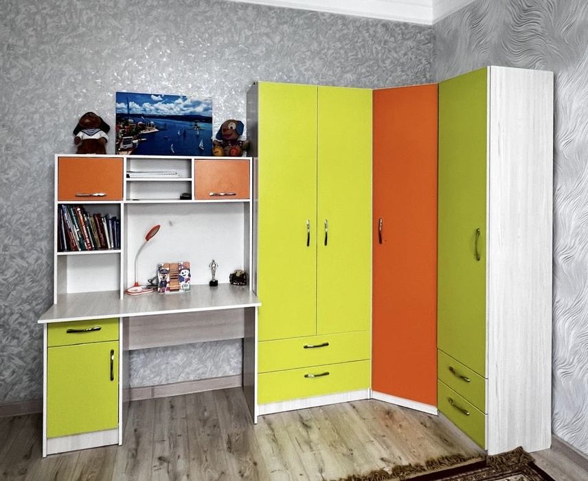 Шкаф детский, кроват и стол