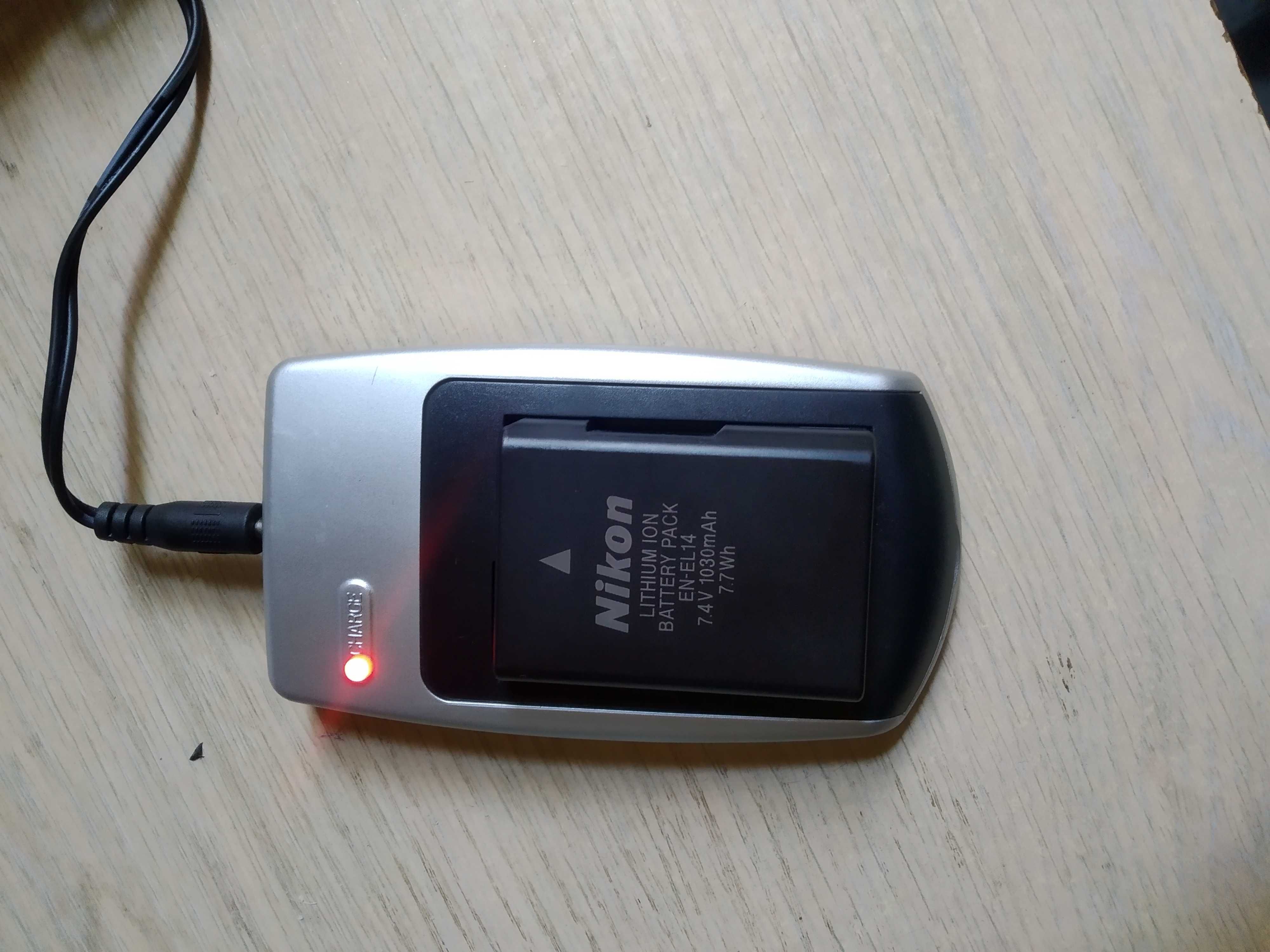 Продавам  Nikon D3100
