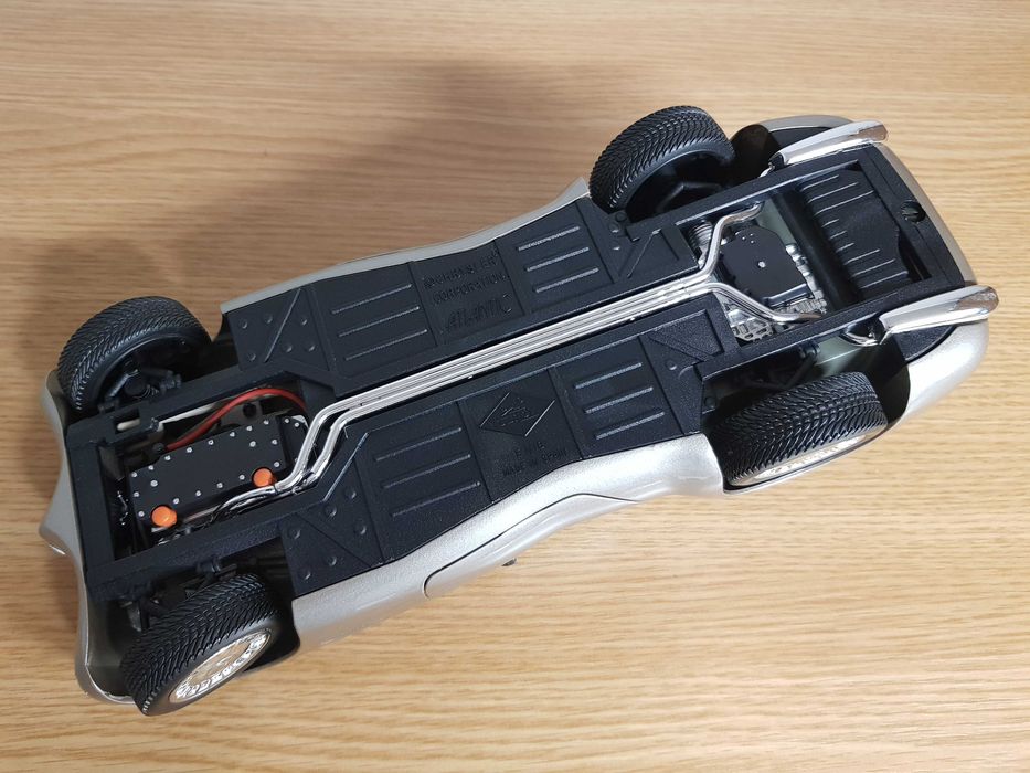 Macheta Chrysler atlantic, scara 1/18, Guiloy, model rar