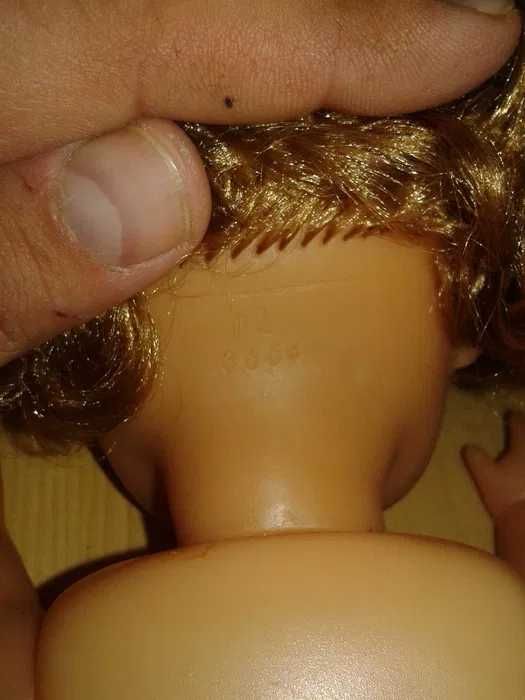 Papusa de colectie cu numar de serie