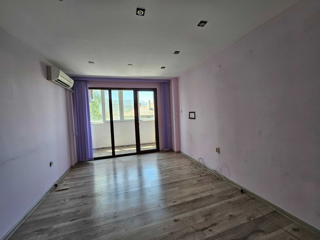 Продава се Четиристаен апартамент в Асеновград - 81 кв.м за 1186 €/кв.м - Снимка #1