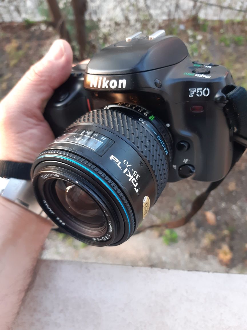 Nikon F 50 cu obiectiv Tokina 35-70 mm Japan( model clasic pe film)