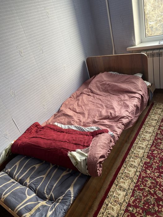 Кровать односпальная в хорошем состоянии