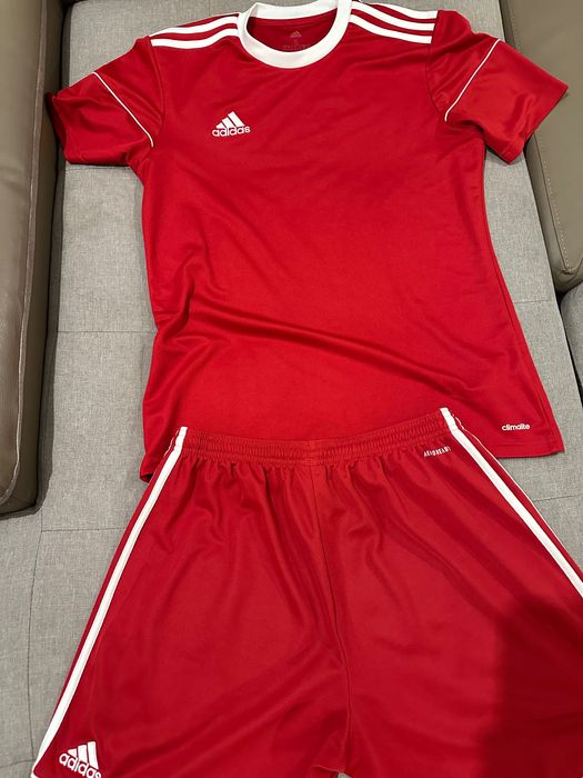 Спортен комплект – шорти и тениска. Футболен екип