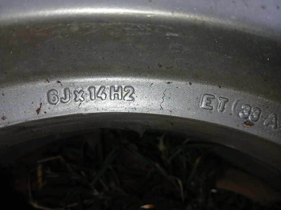 Продавам комплект алуминиеви джанти с летни гуми