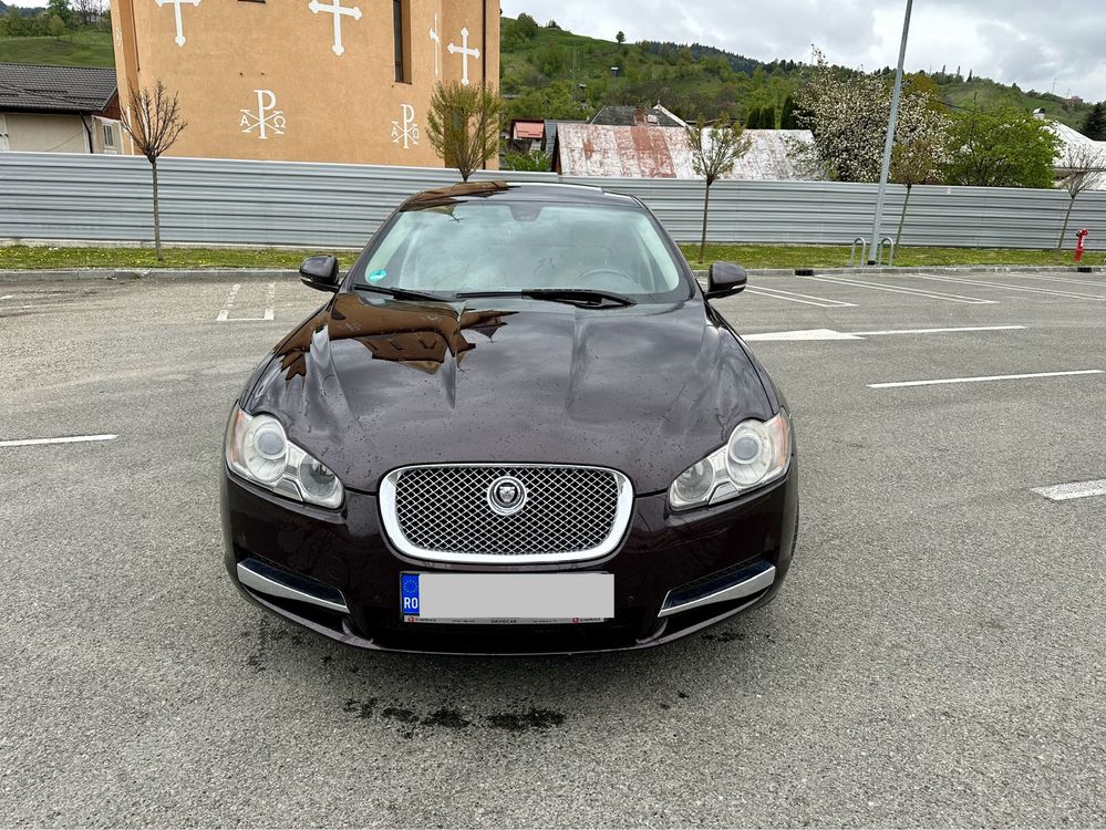Jaguar xf 3.0 D anul 2011