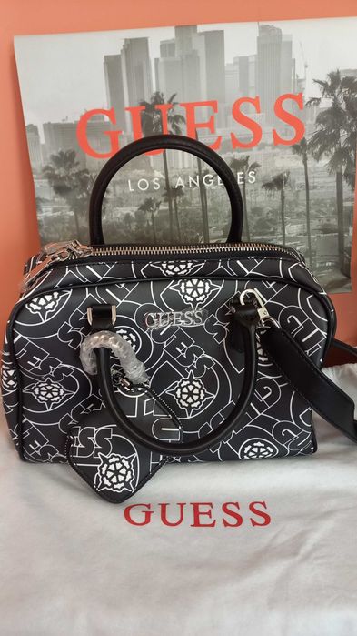Дамска чанта GUESS оригинална